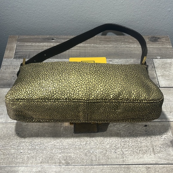 FENDI Rare Gold Baguette. Limited Edition. - Picture 6 of 13
